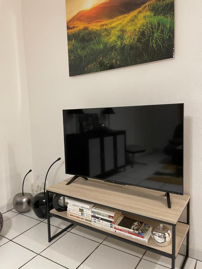 Apartament T2 Plein Centre Au 1Er Etage Avec Parking Prive Millau Zewnętrze zdjęcie