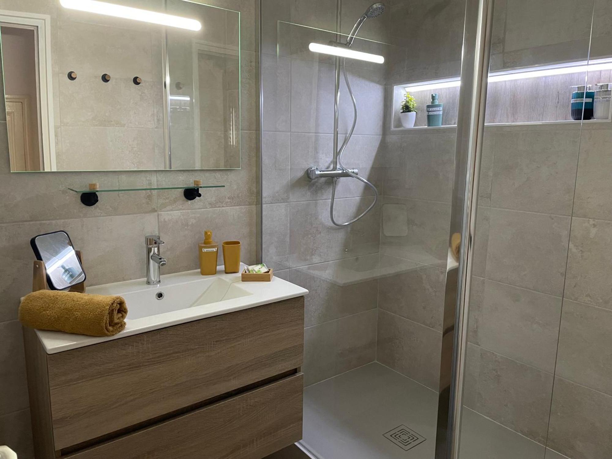 Apartament T2 Plein Centre Au 1Er Etage Avec Parking Prive Millau Zewnętrze zdjęcie